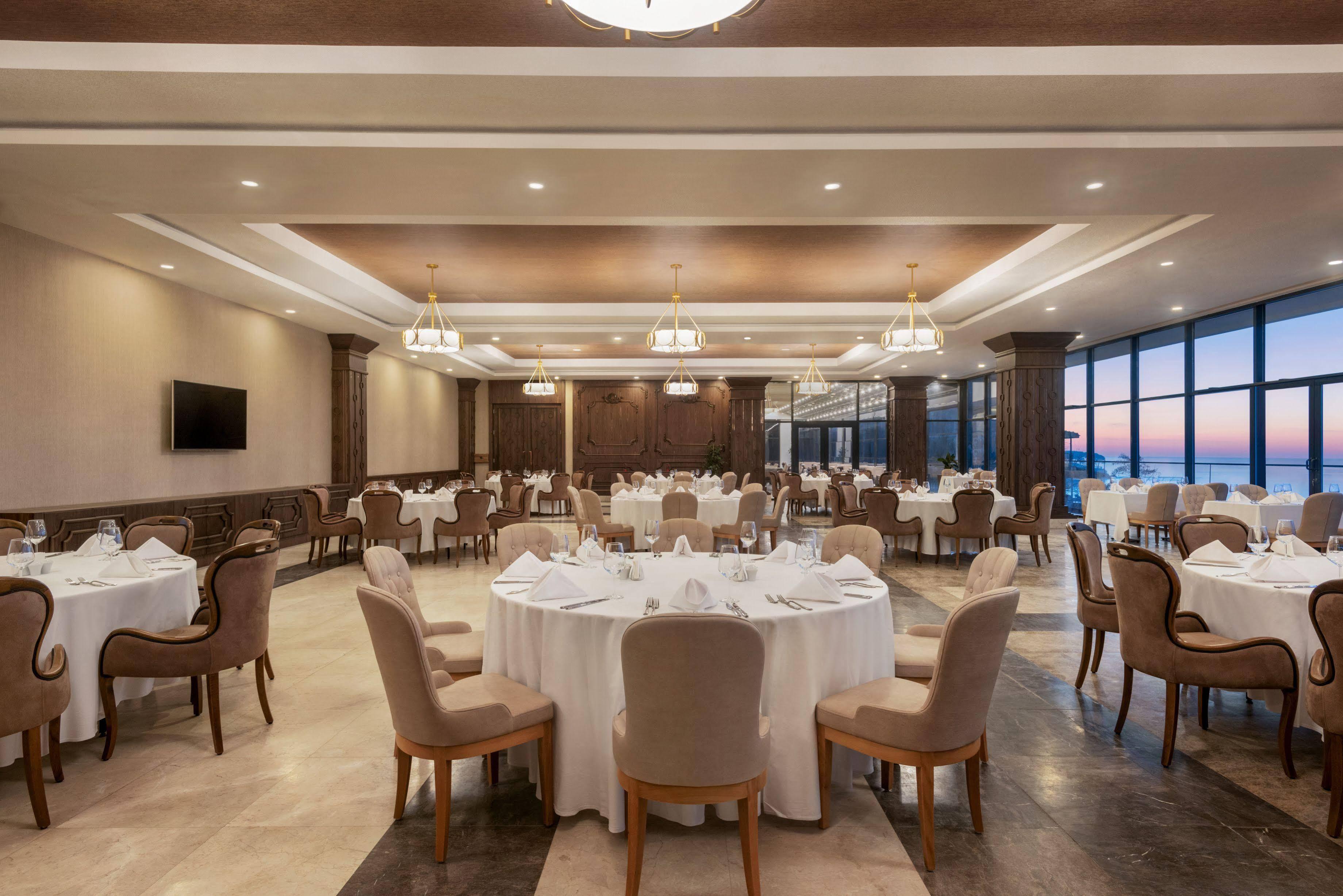 Ramada Resort By Wyndham Unye Kültér fotó