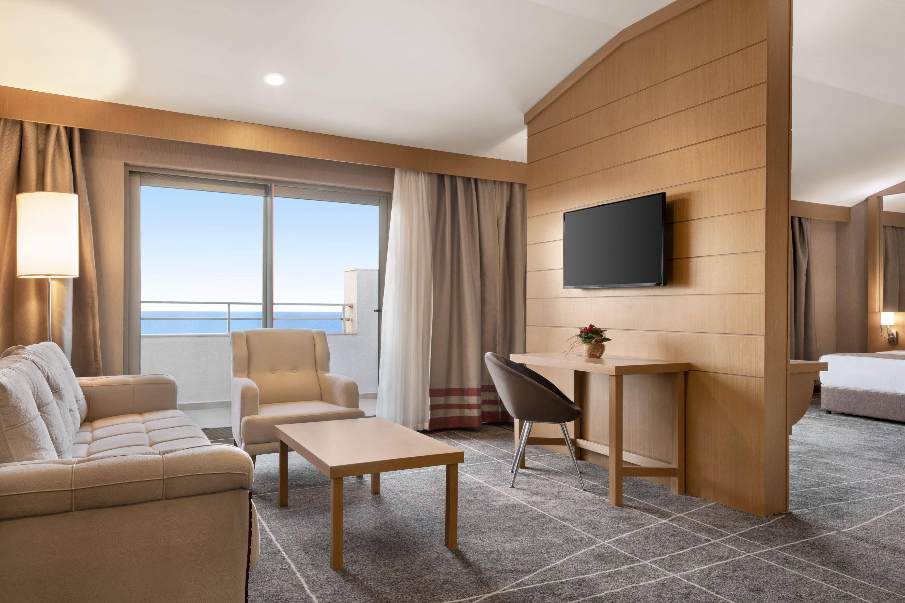 Ramada Resort By Wyndham Unye Kültér fotó