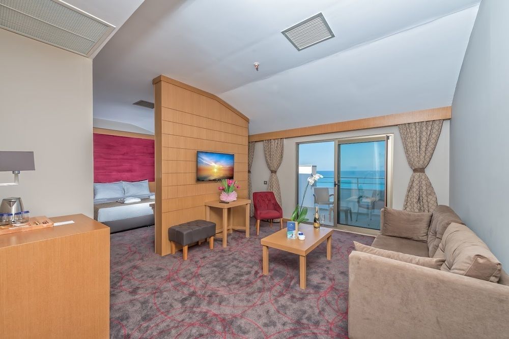 Ramada Resort By Wyndham Unye Kültér fotó